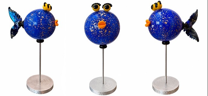 Poisson bulle bleu tacheté - Glass sculpture -19" height  x  15" width
